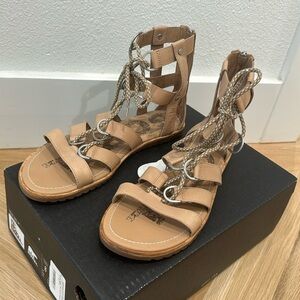 Sorel Ella Lace up size 8